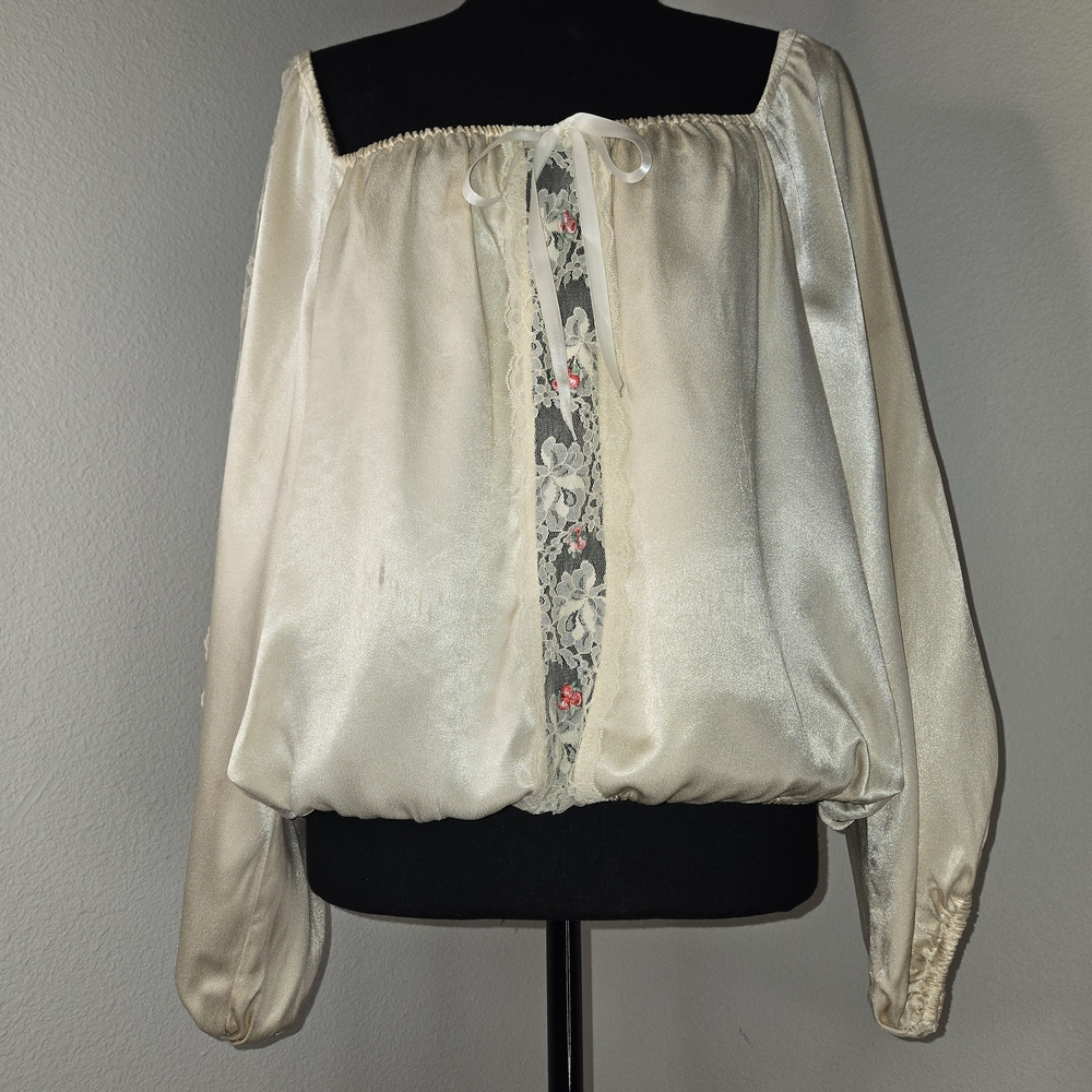 Vintage Cream Women's Blouse with Lace Detail